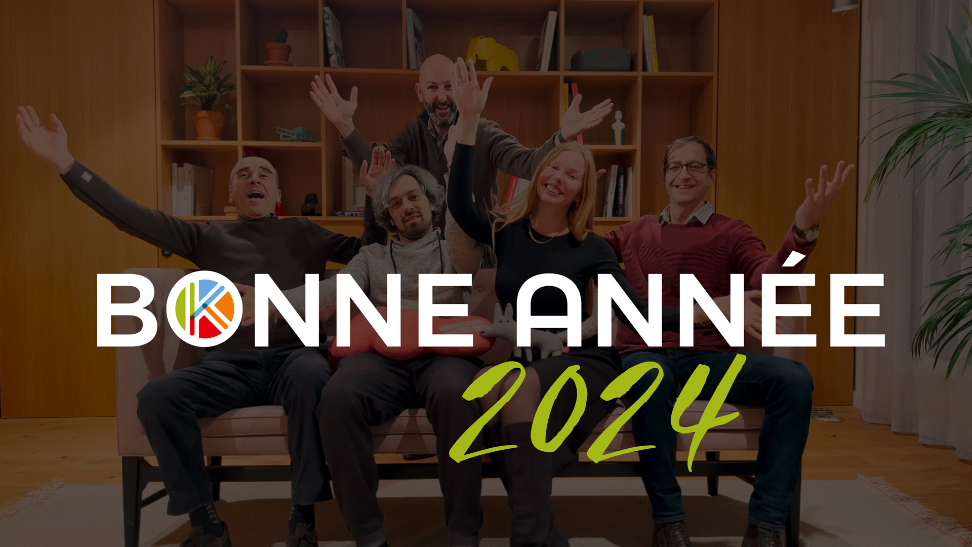 Image montrant l'équipe souhaitant la bonne année 2024